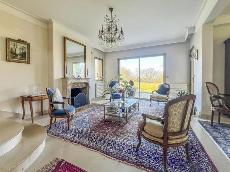 Demeure - 254 m² - 10 pièces