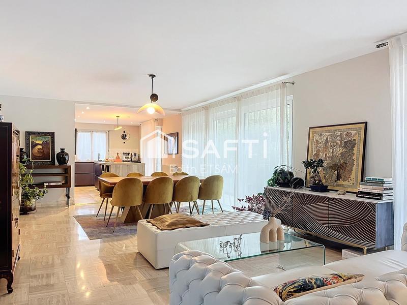 Maison - 207 m² - 8 pièces