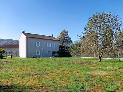 Maison - 165 m² - 9 pièces