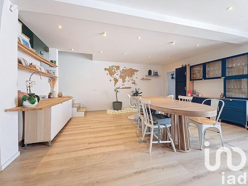 Maison - 212 m² - 7 pièces