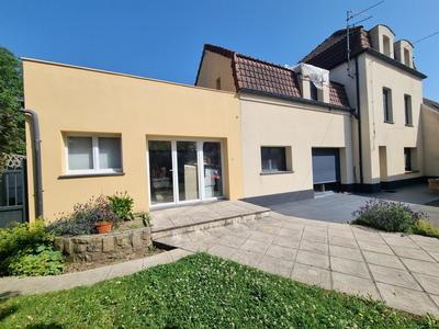 Maison - 208 m² - 9 pièces