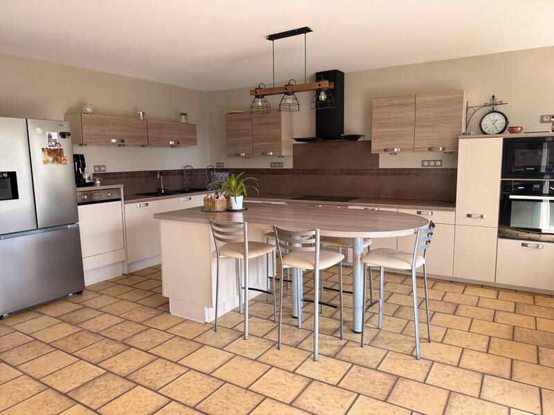 Maison - 224 m² - 7 pièces