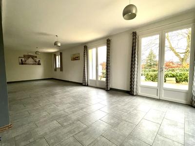 Maison traditionnelle - 165 m² - 8 pièces