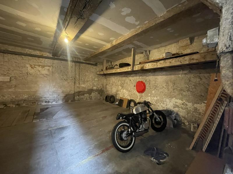 Parking / Garage - 95 m²