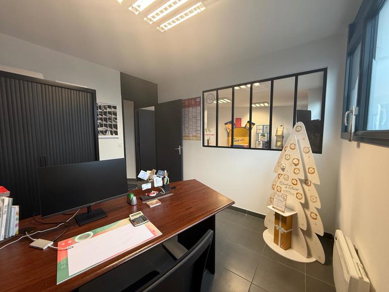 Local commercial - 120 m² - 6 pièces