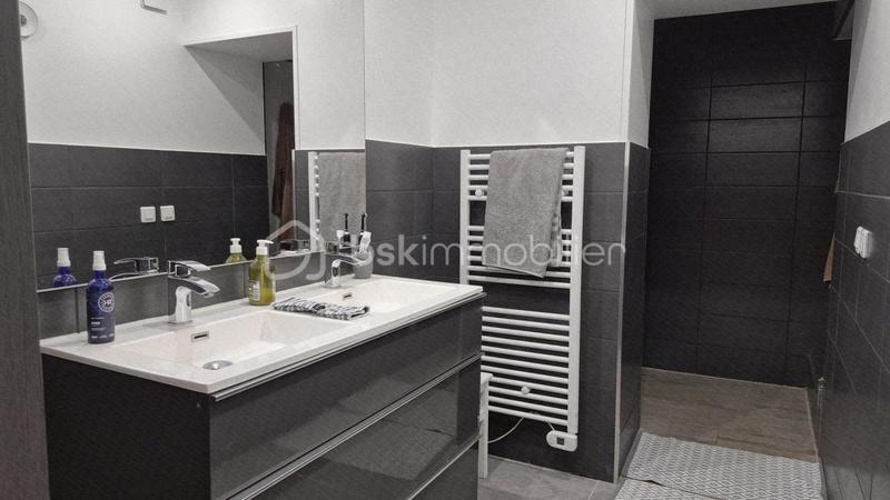 Maison - 210 m² - 7 pièces