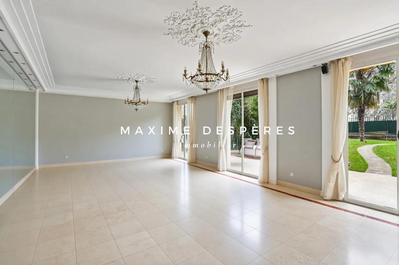 Appartement - 234 m² - 7 pièces