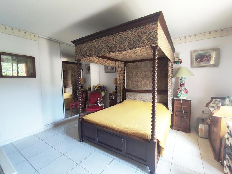 Maison - 230 m² - 6 pièces