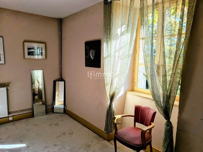 Maison - 312 m² - 11 pièces