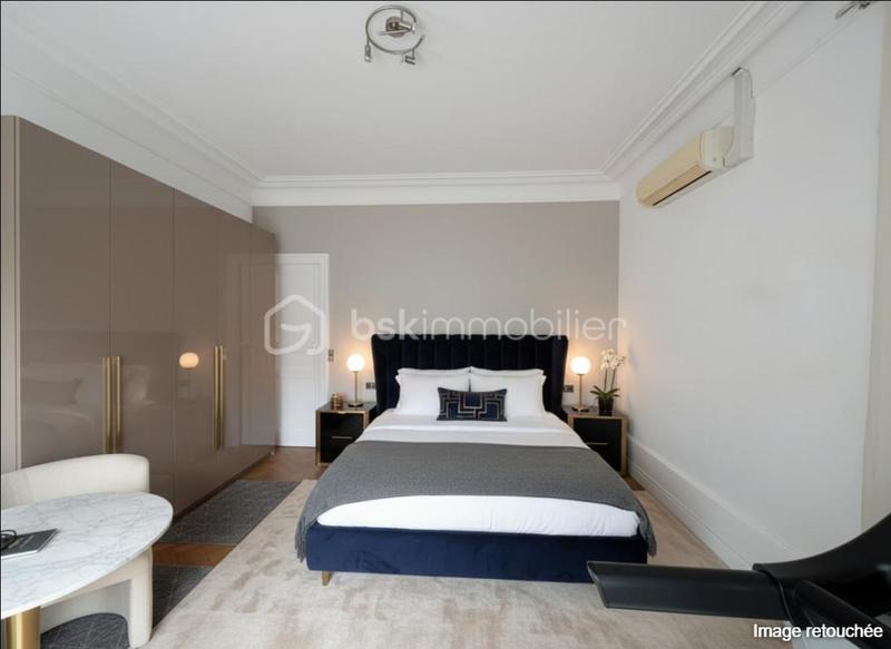 Demeure - 267 m² - 11 pièces