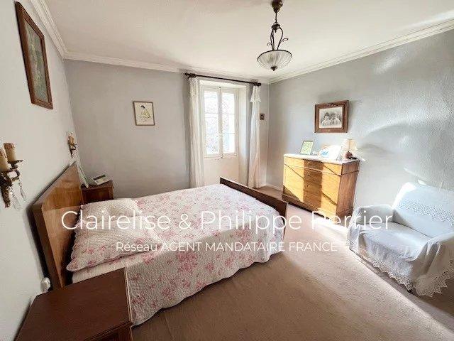 Propriété - 101 m² - 6 pièces