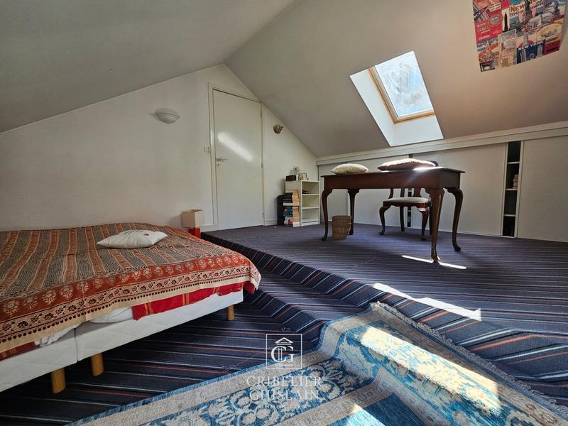 Maison - 248 m² - 9 pièces