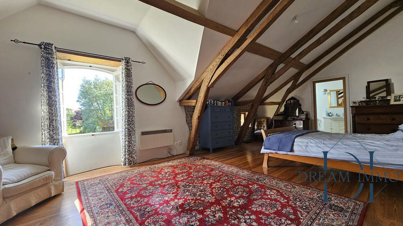 Maison - 334 m² - 6 pièces