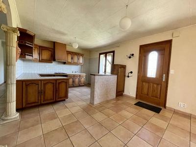 Maison traditionnelle - 228 m² - 8 pièces