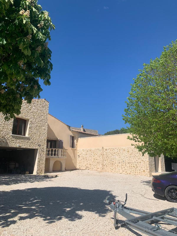 Mas - 350 m² - 14 pièces