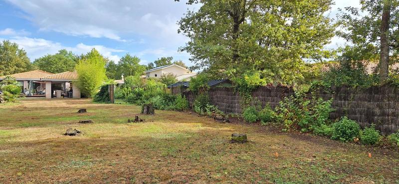 Terrain constructible - 939 m²