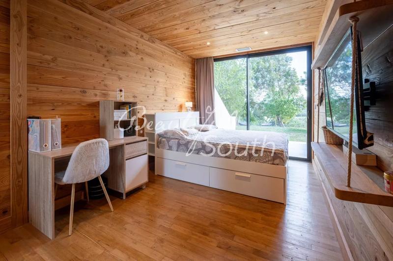 Maison - 230 m² - 5 pièces