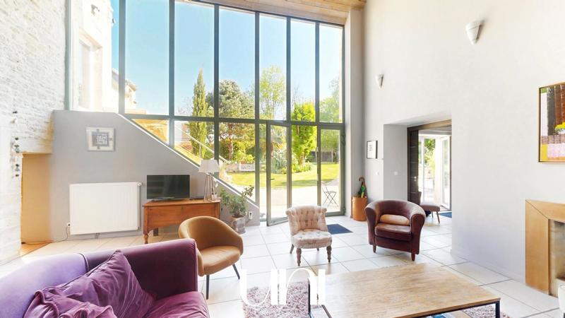 Maison - 305 m² - 11 pièces