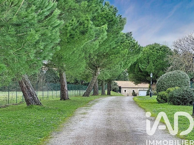 Maison - 219 m² - 8 pièces