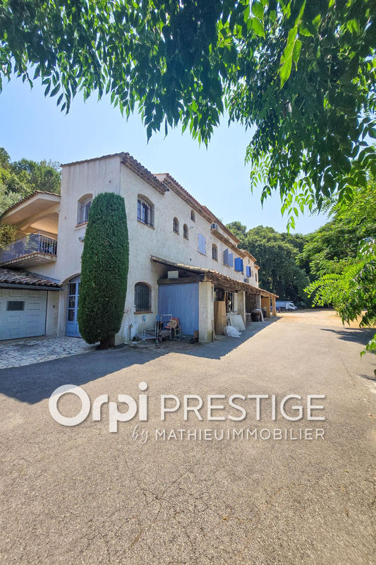 Maison - 280 m² - 14 pièces