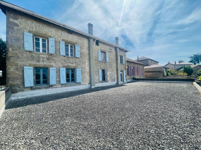 Maison - 910 m² - 15 pièces