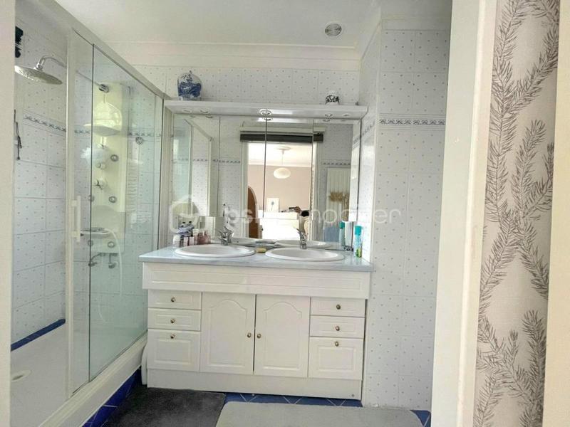 Maison traditionnelle - 164 m² - 7 pièces