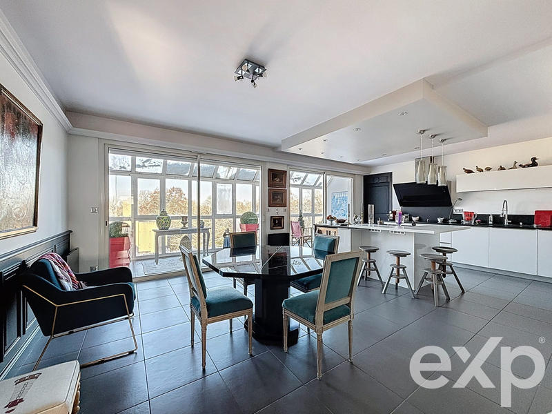 Appartement - 220 m² - 5 pièces