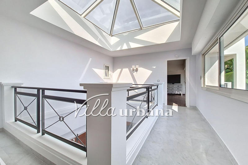 Maison - 218 m² - 6 pièces