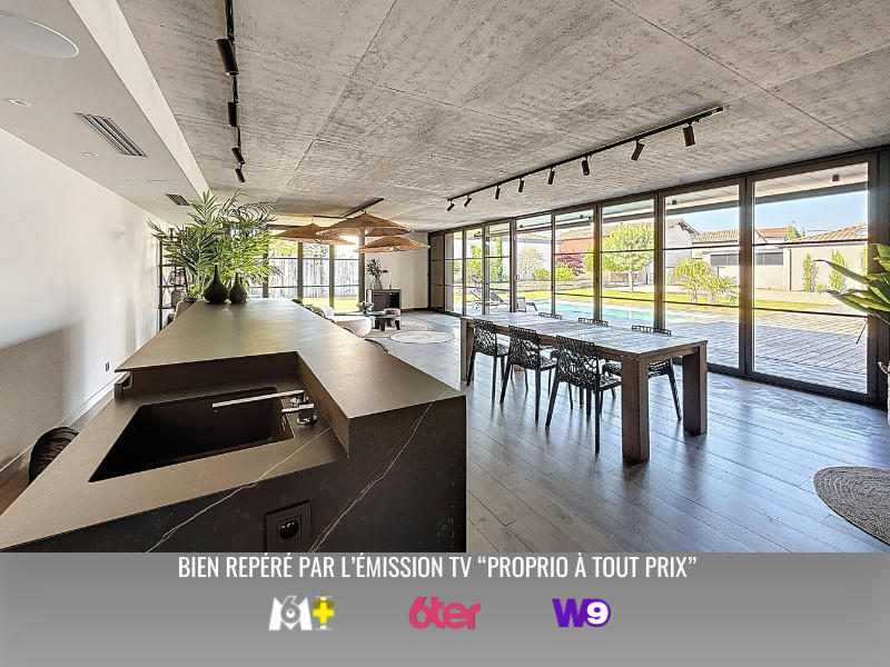 Maison - 243 m² - 8 pièces