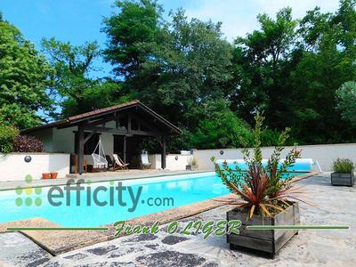 Maison - 300 m² - 11 pièces