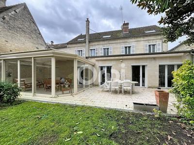 Maison - 327 m² - 6 pièces