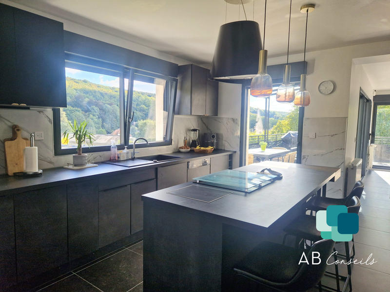 Maison contemporaine - 371 m² - 6 pièces