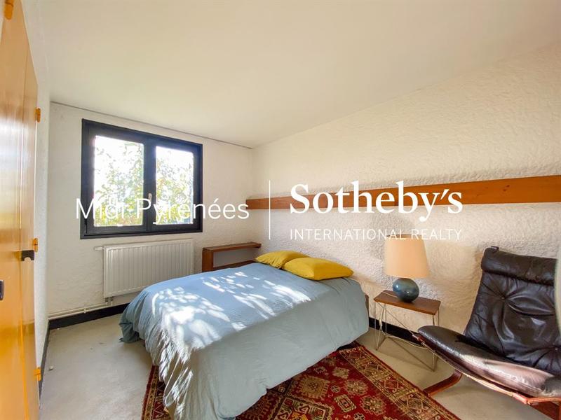 Maison - 232 m² - 9 pièces