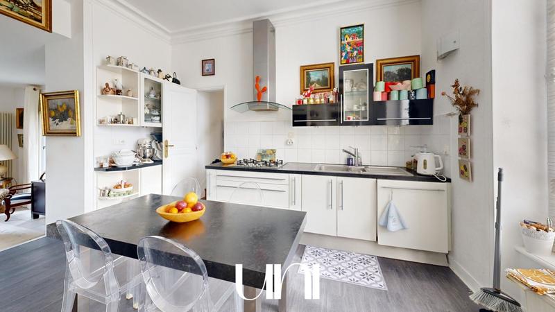 Maison - 200 m² - 8 pièces