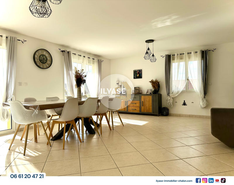 Maison - 220 m² - 5 pièces