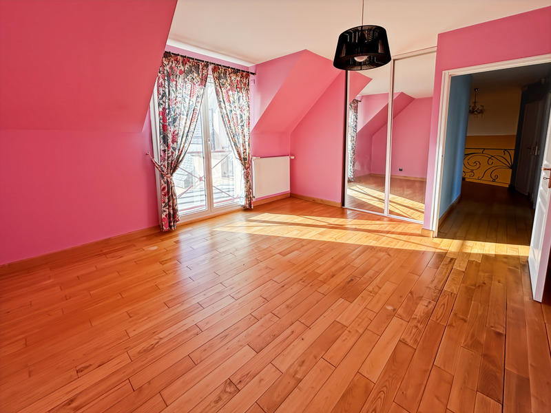 Maison - 228 m² - 7 pièces