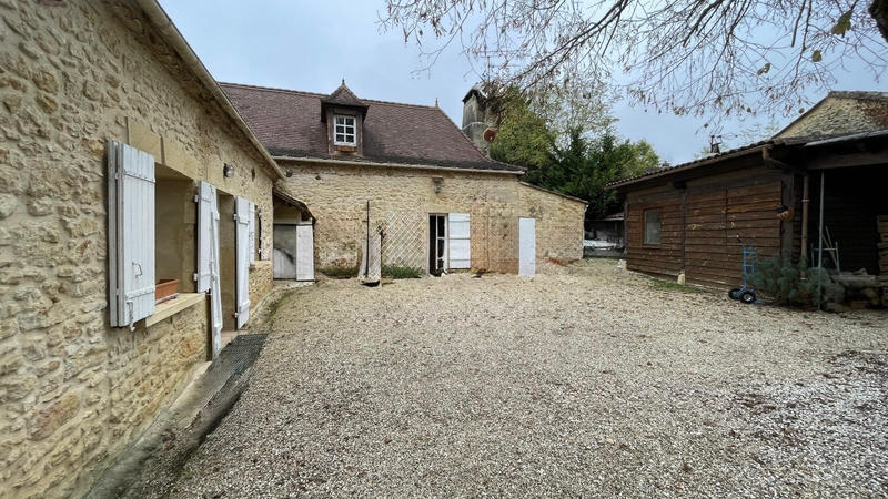 Maison - 280 m² - 12 pièces