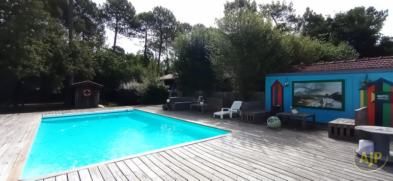 Villa - 215 m² - 6 pièces