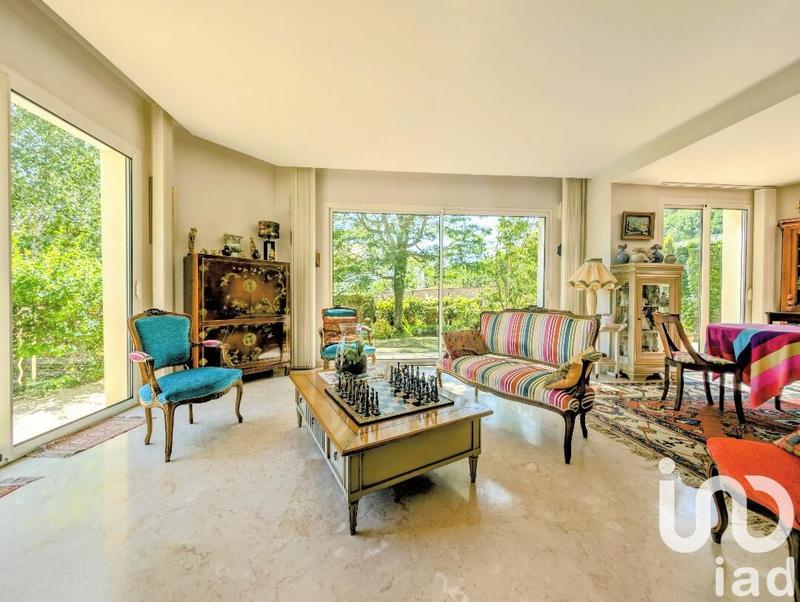 Maison - 300 m² - 12 pièces