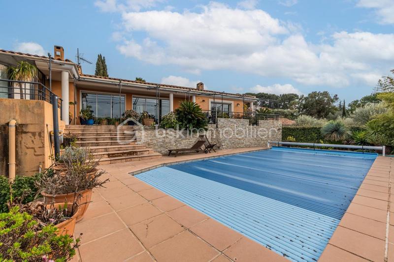 Villa - 229 m² - 6 pièces