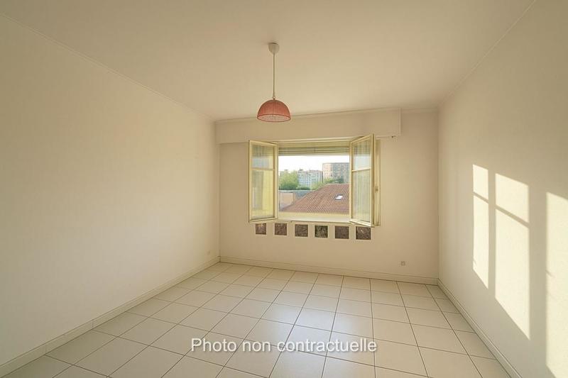 Studio - 30 m² - 1 pièce