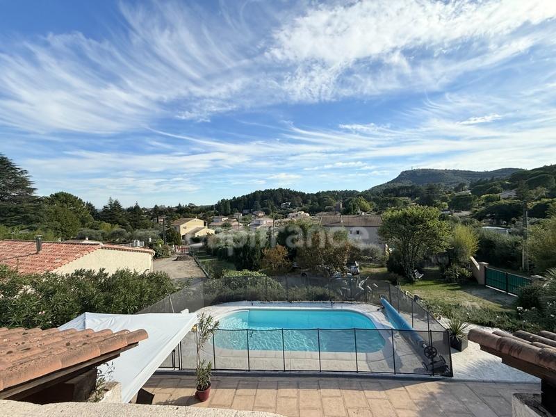 Maison - 180 m² - 5 pièces