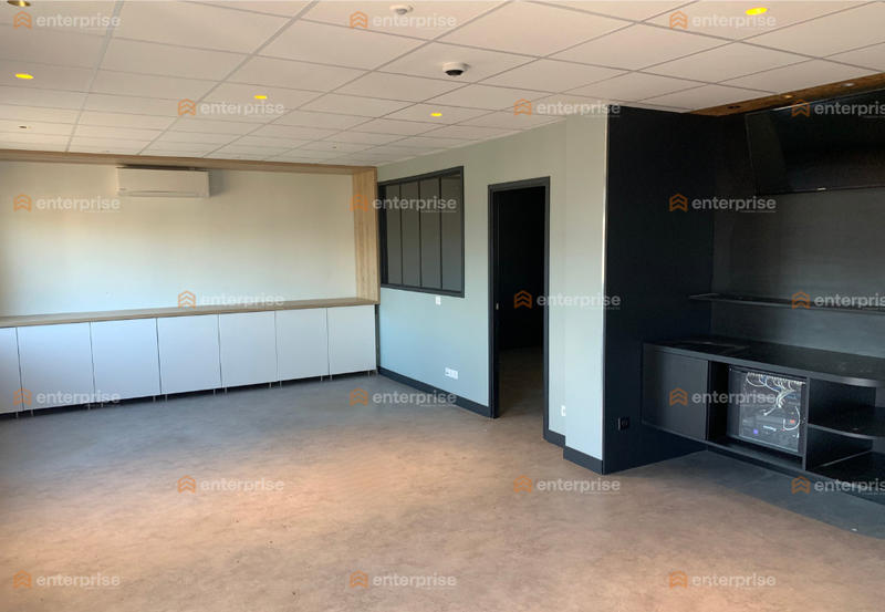 Local d'activité / Entrepôt - 346 m²