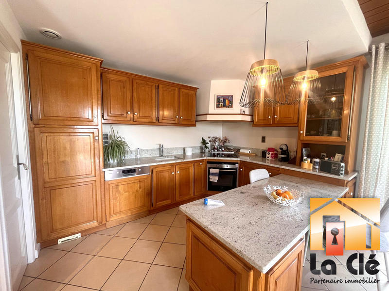 Maison - 207 m² - 10 pièces