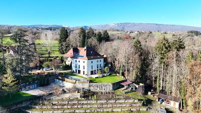 Maison - 600 m² - 10 pièces