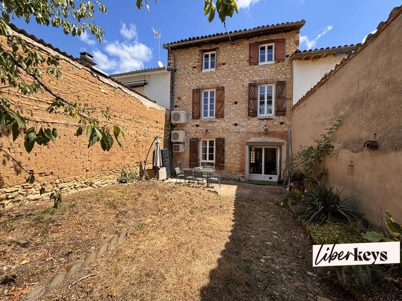 Maison - 238 m² - 6 pièces