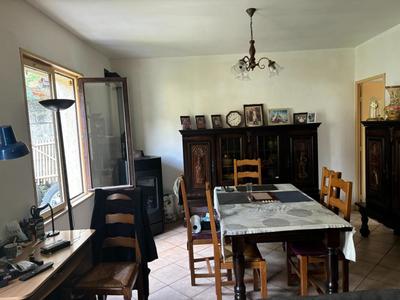 Maison - 96 m² - 5 pièces