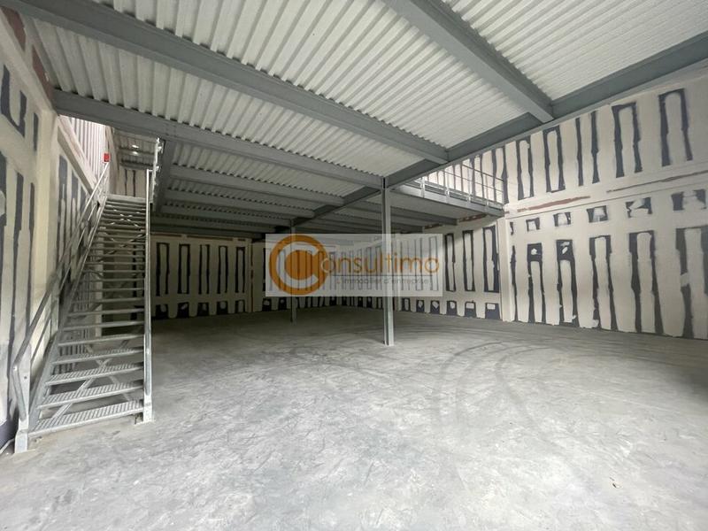 Local d'activité / Entrepôt - 367 m²