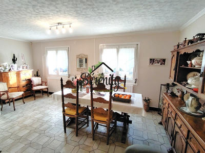 Maison - 85 m² - 8 pièces