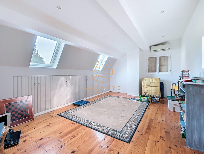 Maison - 175 m² - 8 pièces